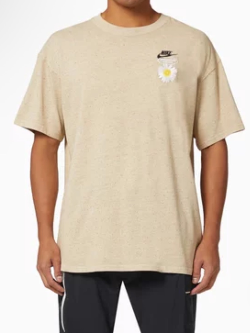 Men's Nike Loose Knit
Retro Daisy Printing Short
Sleeve T-Shirt size medium